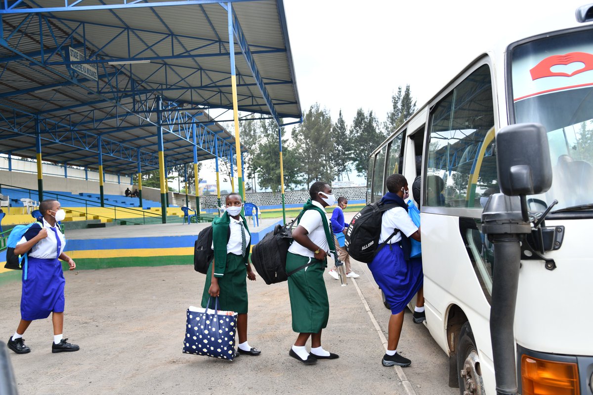 Rwanda_Edu's tweet photo. Ku munsi wa 3 w'ingendo z'abanyeshuri, icyiciro cy'abanyeshuri bazatangira amasomo ku wa 23/11/2020 hagiye abiga mu mashuri ari muri.@RuhangoDistrict @Nyamagabe @NyaruguruDistr @GicumbiDistrict @rulindodistrict @KarongiDistr @RutsiroDistrict @RwamaganaDistr @KayonzaDistrict https://t.co/BJePXcUE7I