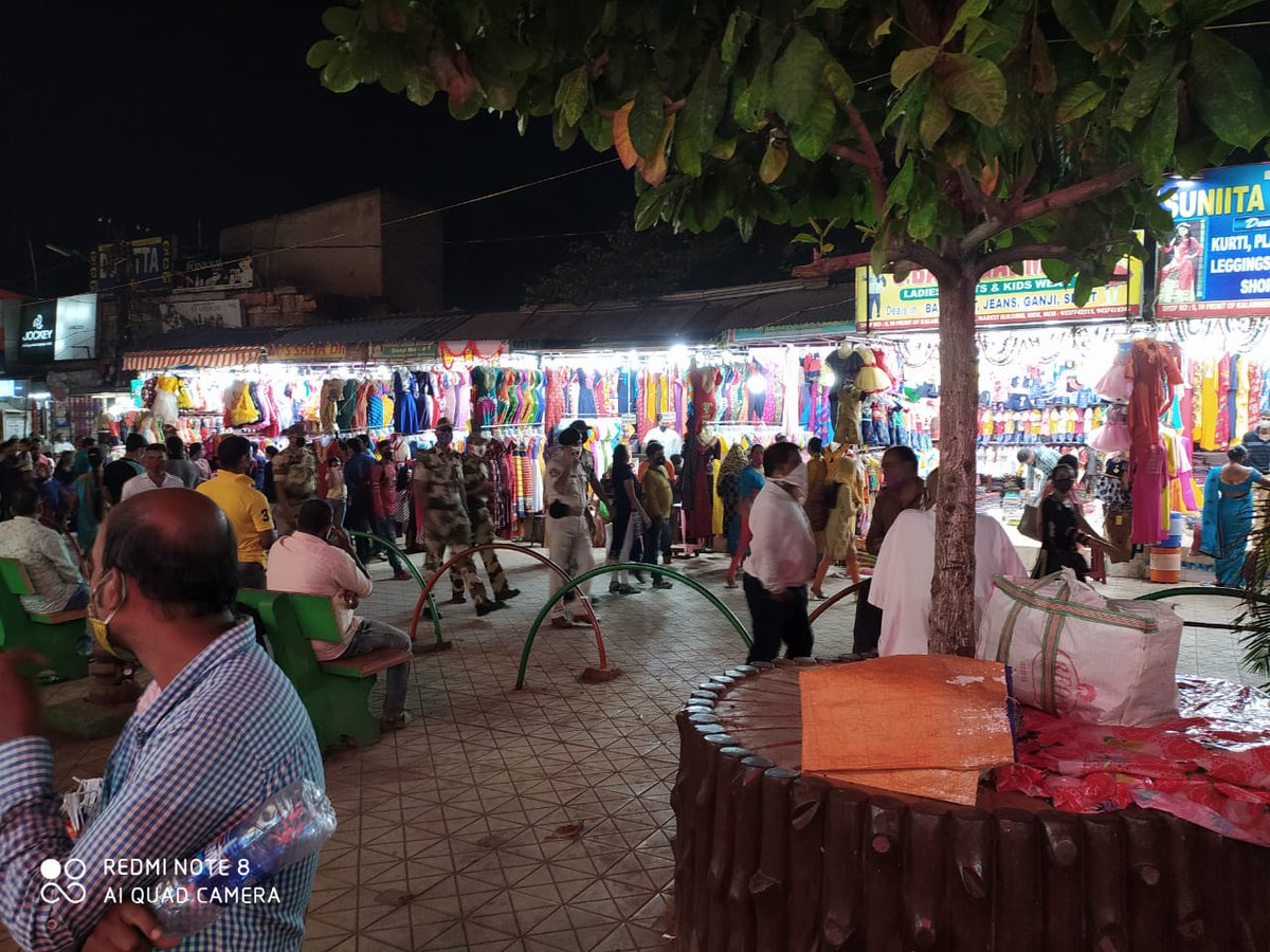 cpbbsrctc's tweet image. Enforcement of #SocialDistancing at Unit II &amp;amp; Unit IV area @dcpbbsr. Restoration of normalcy with responsibility towards #COVID19 regulation is the need of the hour to avoid repetition of surge in infection.