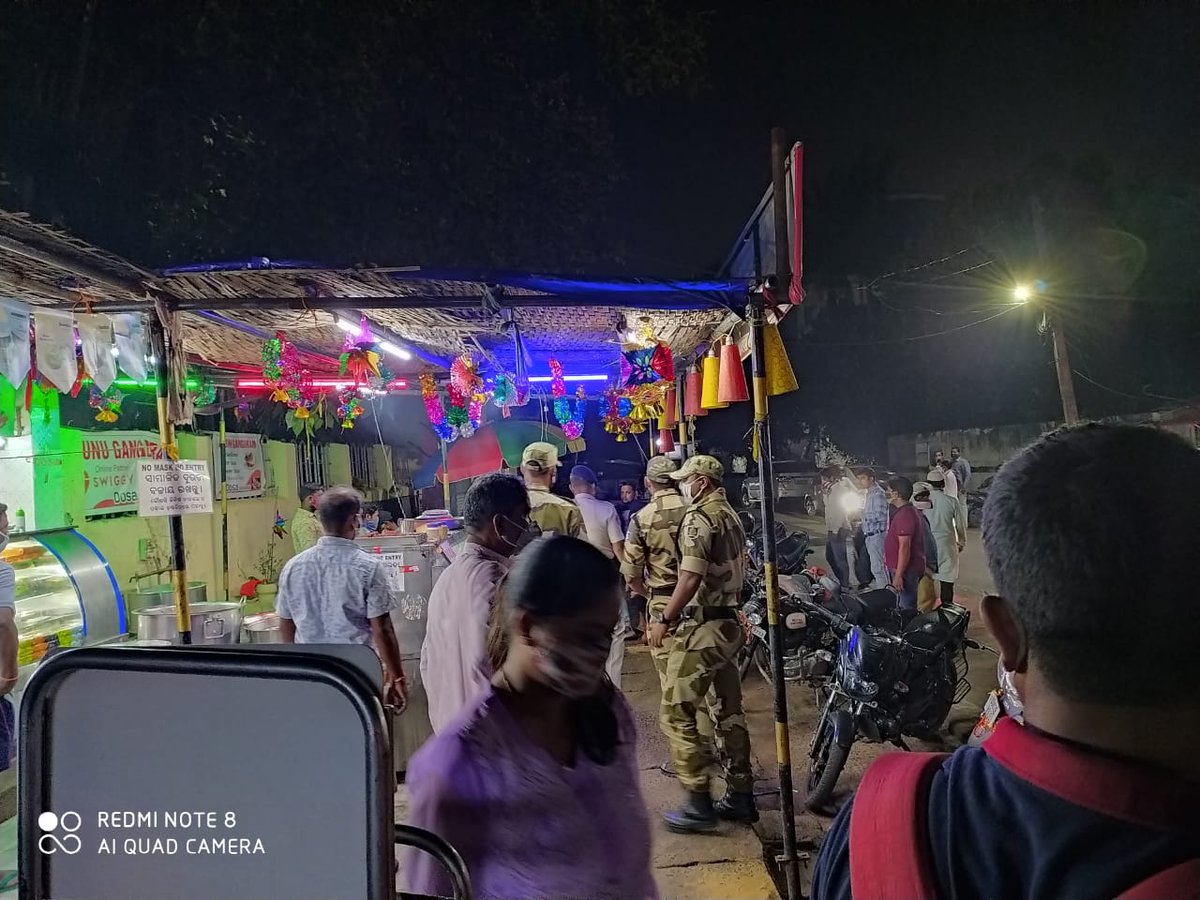 cpbbsrctc's tweet image. Enforcement of #SocialDistancing at Unit II &amp;amp; Unit IV area @dcpbbsr. Restoration of normalcy with responsibility towards #COVID19 regulation is the need of the hour to avoid repetition of surge in infection.