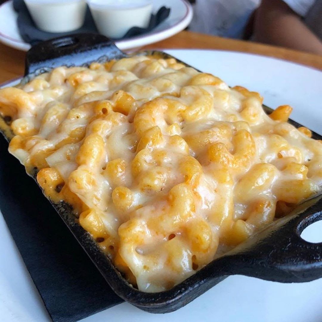 HillandBay's tweet photo. We got that YUMMY YUMMY! Our menu of comfort foods will keep you warm all winter long and is available through contactless delivery to your doorstep. #supportlocal
.
📷: @nycfoodgals https://t.co/AfLYRnluyp