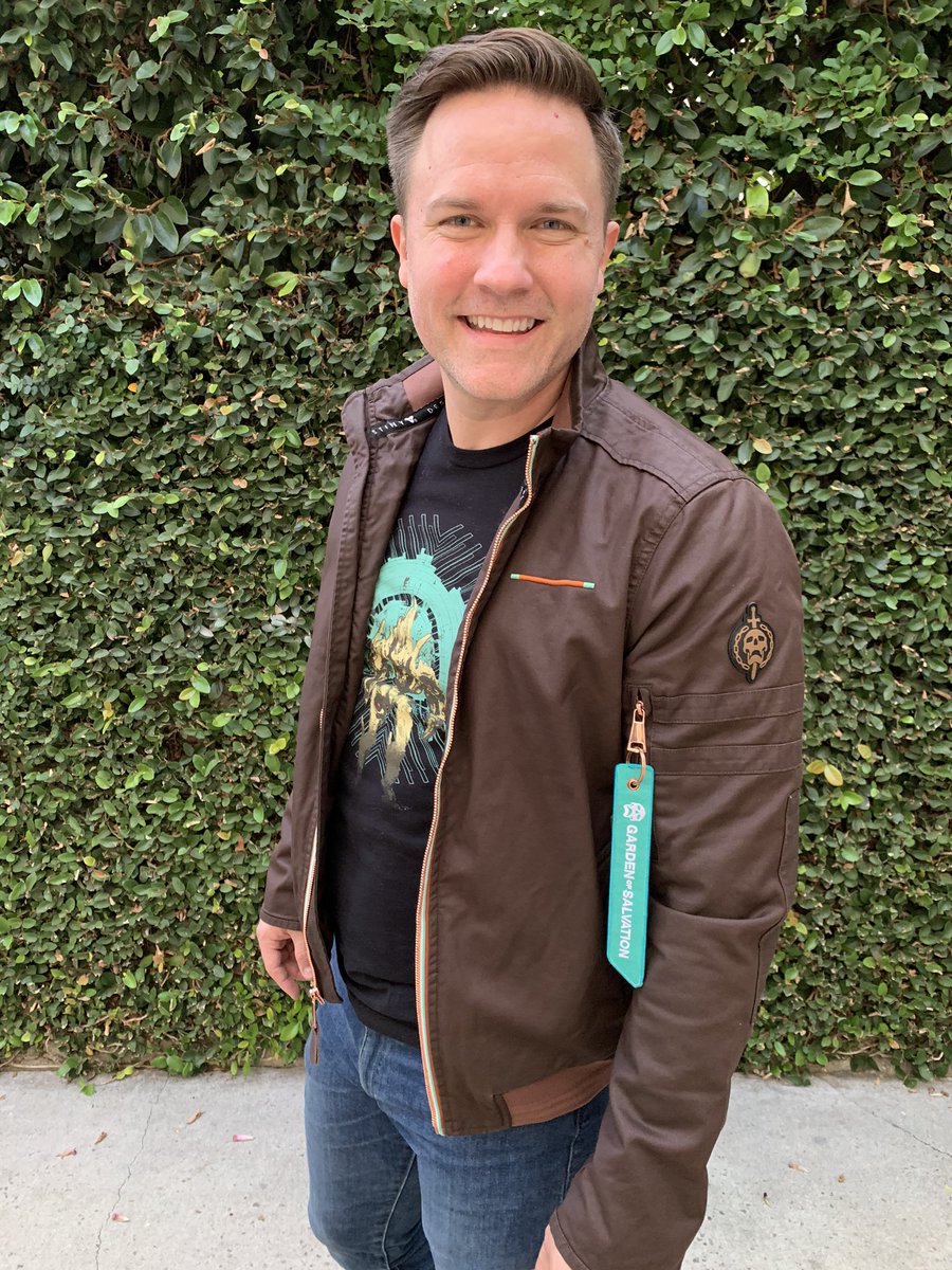 ScottPorter's tweet image. Good luck to all the squads running the #Destiny2 Raid Race today! If I wasn’t driving 14 hours today I’d be there with you! Tried with Salvation last year, didn’t ace it Day 1 but got it a day after. Got this sweet jacket to prove it.

@destinythegame #RaidRace #DeepStoneCrypt