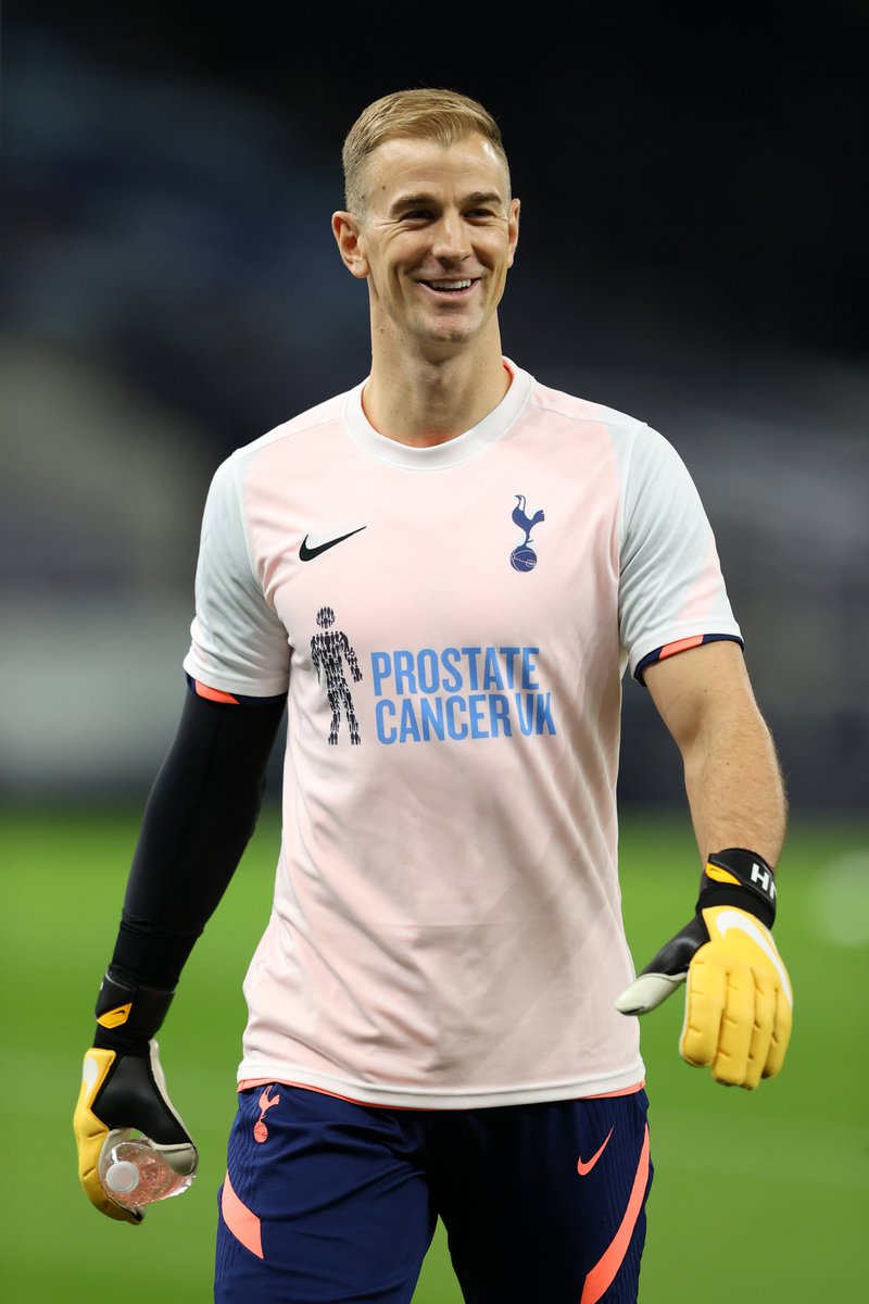 SpursOfficial's tweet photo. Remembering Ray and raising awareness of @ProstateUK ahead of today's game. 💙

#THFC ⚪️ #COYS https://t.co/1ietfXhplS