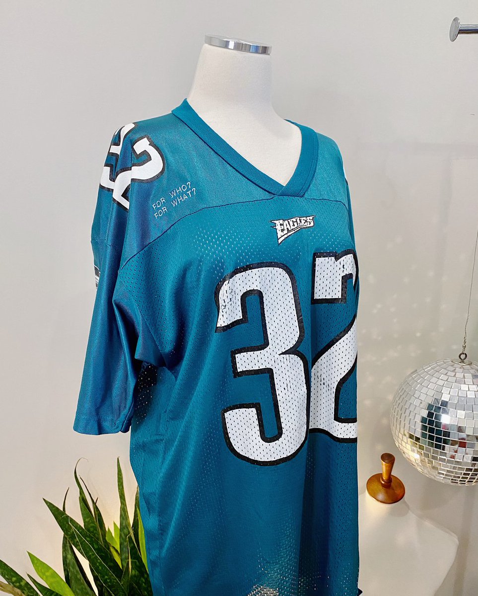 tigersnakevtg's tweet image. Story sale with @vintage_hand_ still happening now, go check it out 👀
•
•
•
•
#forwhoforwhat #rickywatters #philadelphiaeagles  #adoptatigersnake #tigersnakevintage #vintageclothes #phillyvintage #sustainablefashion #slowfashion #stylist #vintagestyle #vintagestylist #