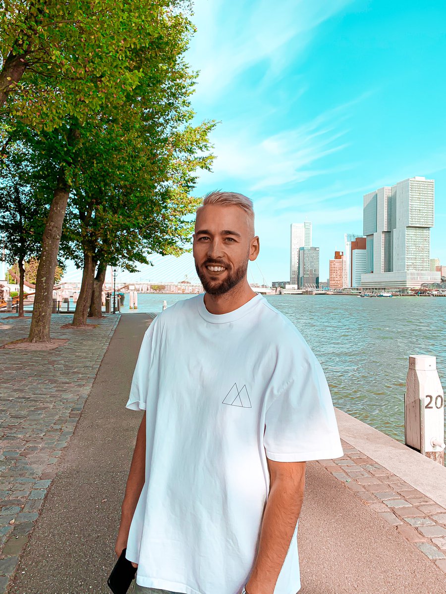 We've prepared a brand new mixtape for you! Season 45 is live NOW! 🎶 

soundcloud.com/lvndscapeseaso…