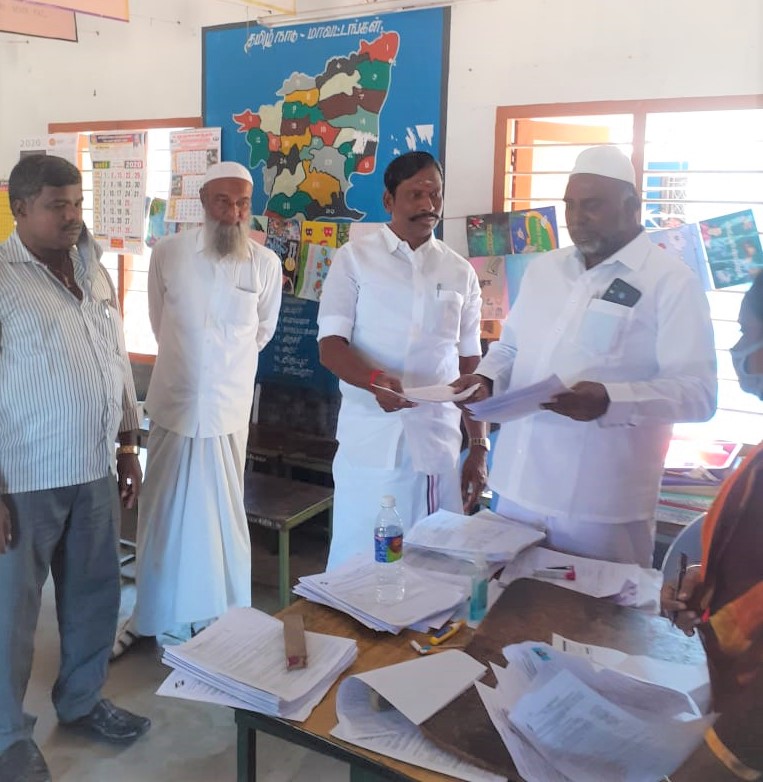 SumaithangiE's tweet photo. இன்று ராணிப்பேட்டை சட்டமன்ற தொகுதிக்குட்பட்ட பகுதிகளில் வாக்காளர் பட்டியல் பெயர் சேர்ப்பு மற்றும் திருத்தம் முகாம்களை, கழக உடன்பிறப்புகளுடன் பார்வையிட்ட போது https://t.co/jy4hvY0GTL