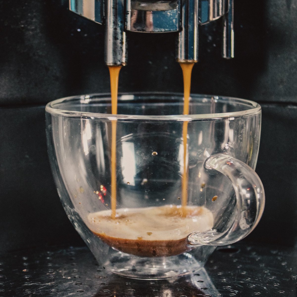 TrianonCoffee's tweet photo. Fresh molten espresso. Who else could use one of these right now?🙋☕️ Did you know at Trianon, you can choose your own espresso? We feature both a specially dialed-in single origin espresso & our dark house blend daily. #chooseyourownespresso #austinespresso #coffeeforeveryone https://t.co/H7BfCNYRqT