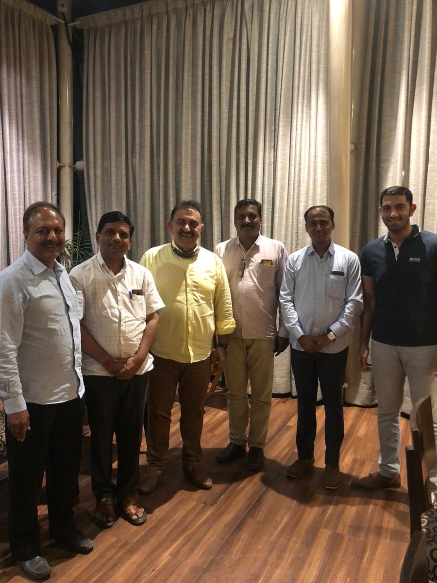 PrakashNavale5's tweet photo. ग्रेट भेट
  हॉटेल सयाजी (पुणे) चे मालक युसूफ धनानी व त्यांचा मुलगा अझर धनानी यांची भेट झाली.युसूफ धनानी सरांची भारतात जवळपास 300 हॉटेल आहेत आणि भारताबाहेर पण तेवढीच हॉटेल आहेत, यावेळी प्रदीप गोयल (एम डी सयाजी ग्रुप), राकेश मोहिते (टेक्निकल हेड सयाजी ग्रुप) https://t.co/jwMUj2ICzU