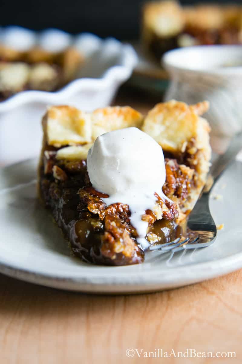 Boozy_Foodie's tweet photo. So I came across this delicious-looking Bourbon Pecan Pie - some #bakingwithbooze inspiration by Vanilla and Bean. Looks yum hey? #Bourbon #PecanPie #BoozyBakes
https://t.co/kGY0IrDxJG https://t.co/Ns1cmJEO8W