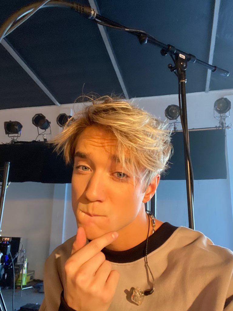 rachel_kenzie98's tweet photo. If someone asked me one reason why I love this boy I wouldn’t know where to start @SeaveyDaniel has the most kindest heart he is always there for his friends, family and even his fans it just breaks my heart to see him getting hate🥺 Daniel I love you❤️
#loveforDaniel https://t.co/CCQ8V6DuZf