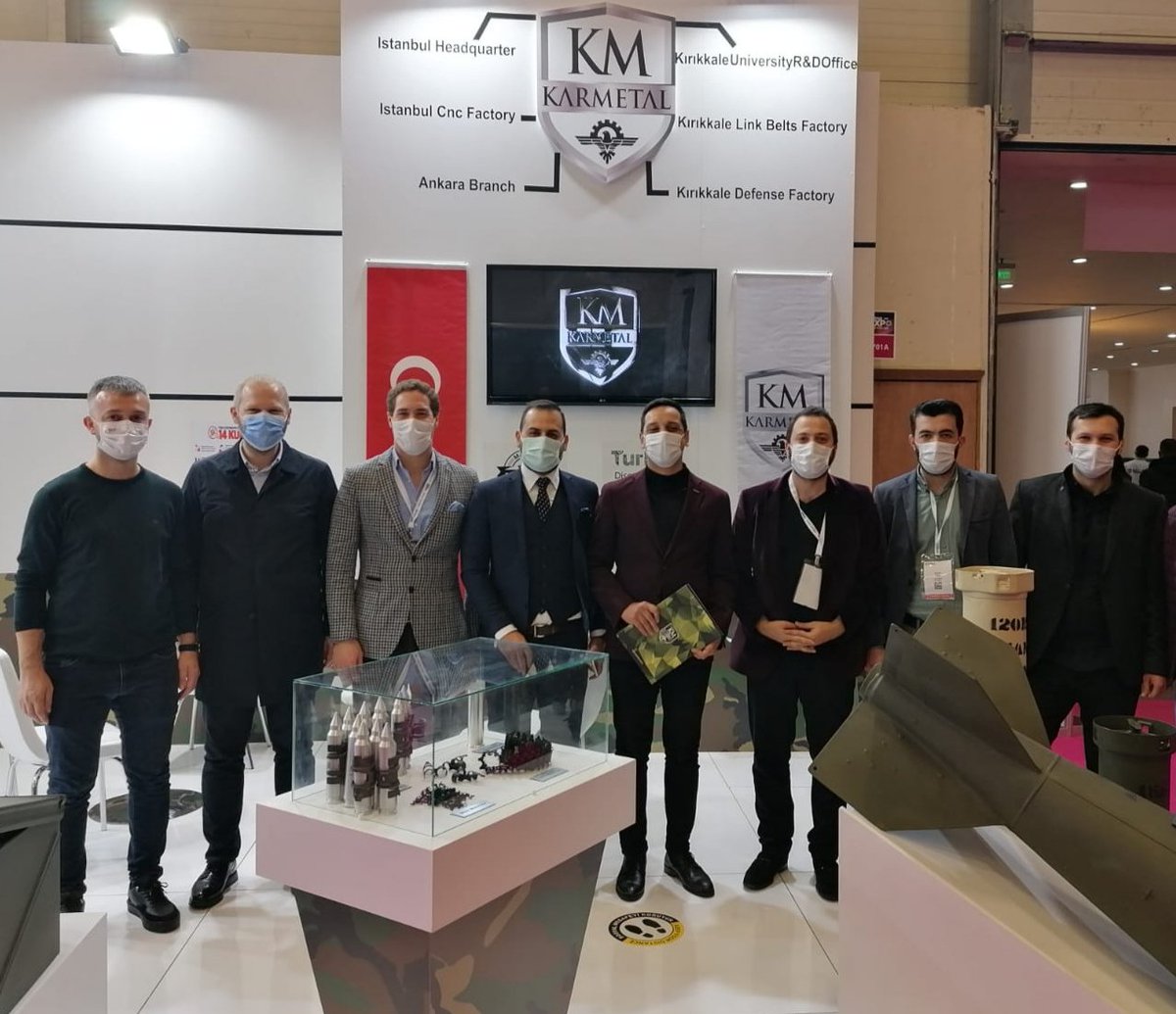 Bugün, uzun bir aranın ardından #MUSİADExpo vesilesi ile <a href="/gencmusiad/">Genç MÜSİAD</a> ailemizle bir araya gelme fırsatı bulup bir nebze de olsa hasret giderdik. Görüştüğümüz her firma ağır pandemi şartlarına rağmen fuarın çok verimli geçtiğini söyledi. Son gün olmasına rağmen oldukça yoğundu.