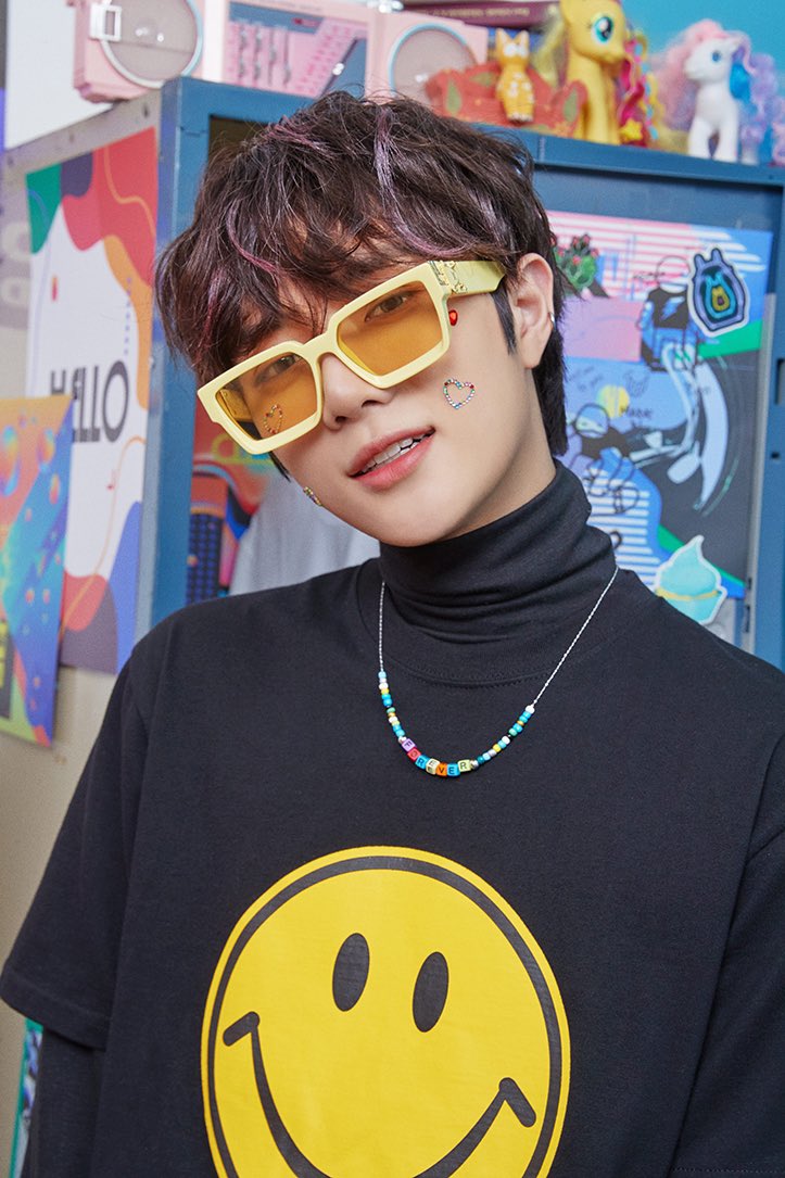 bangtanfl0wers's tweet photo. Who wore it better? 💙
P.S. it’s definitely him 
#MOASelcaDay #MOA #MOASD #TXT_BEOMGYU   #txt  #BlueHour  #BlueHour_R @TXT_members @TXT_bighit https://t.co/kxt25WdeN9