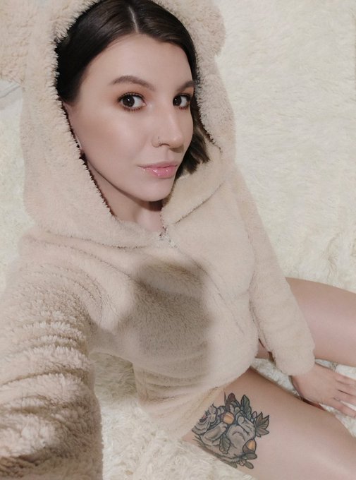 naughty bear 🐻 https://t.co/xnYvo4I00h
