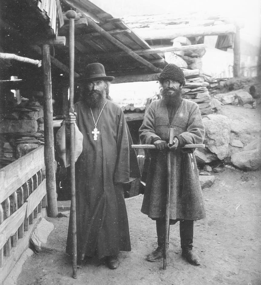 doinggeography's tweet photo. #MuseumsUnlocked @MuseumsUnlocked Mind the hat of the #Georgian priest and the traditional hat of the Svan man next to him #HatsMasksHeadgear #Svaneti #Georgia via #SvanetiPerspectives Photo by unknown author (1903) https://t.co/L6PKdjHQeI