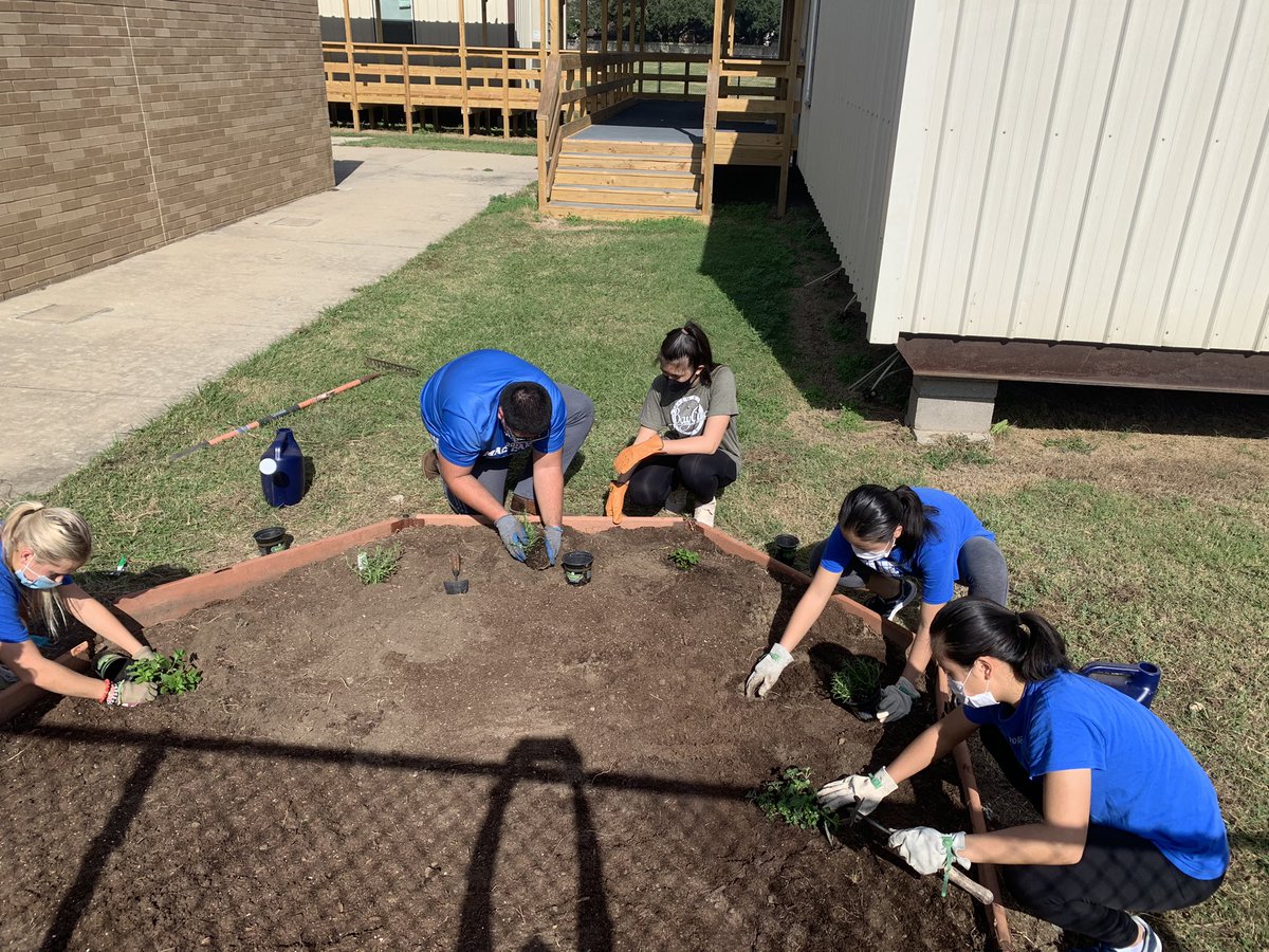 STEMquinn's tweet photo. Fixing up the garden! Weeds out, herbs in #earthconnected https://t.co/RKwGMIaNNf
