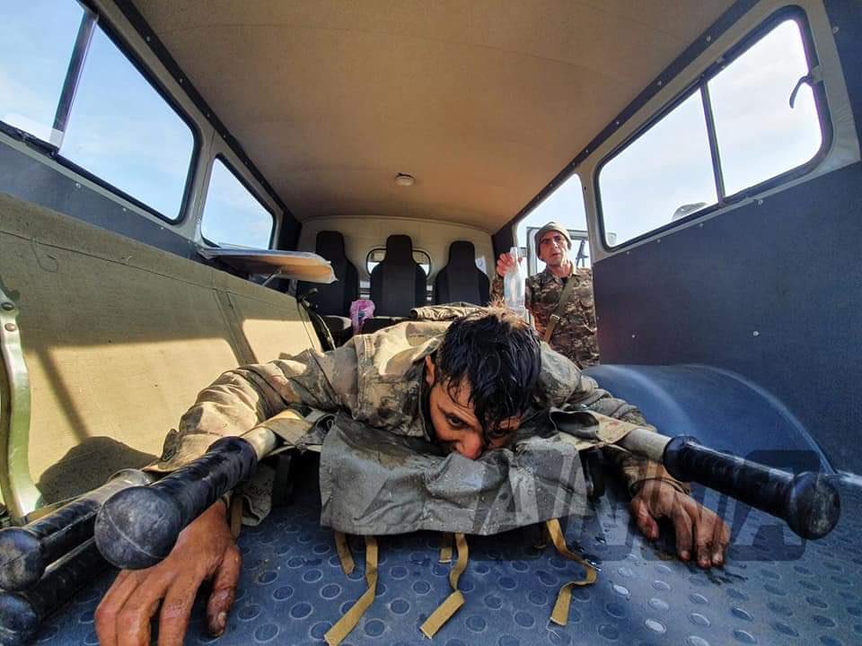 2 #Azerbaijani soldiers Amin Musayev and Bayram Karimov are injured and captured by #Armenian forces. Although it is denied by #Armenians,there are facts that prove this case.Their families and we're waiting for them! #icrc #stoparmenianaggression
#bringbackAmin #bringbackBayram