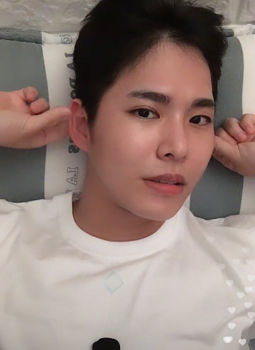 dimpledlotus's tweet photo. Why is he so attractive https://t.co/4NChPI9sNj