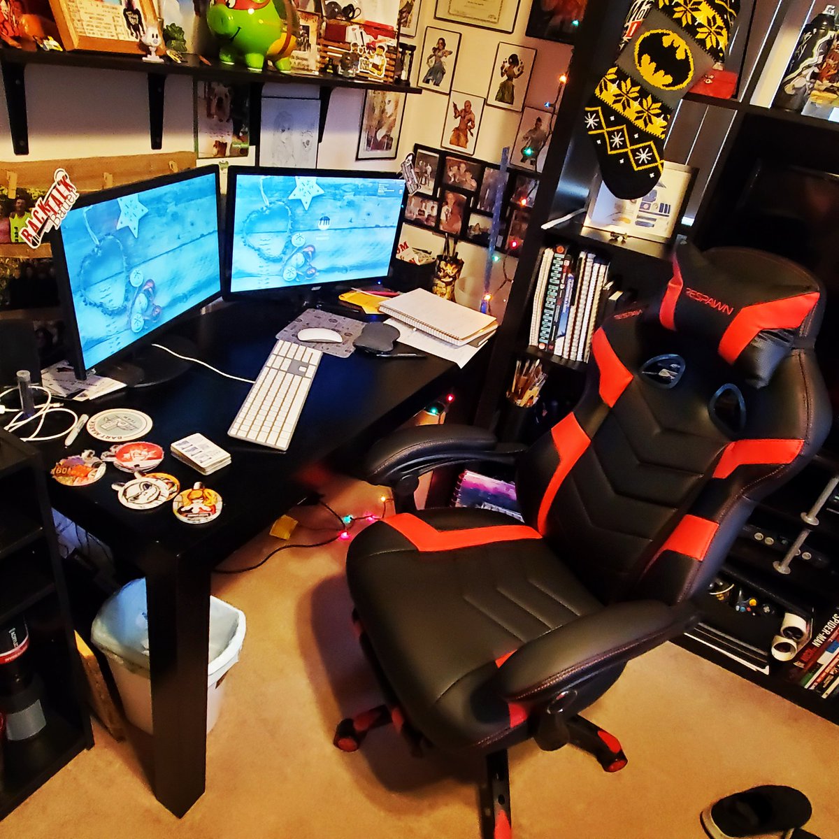 JBauerart's tweet photo. I got one of my christmas present early!! I nice new comfy chair for the creative cave.  This thing is so damn comfy and it will save my elbows. Thank you Bunny!!!

#JBauerart #joshbauerartist #JBDezigns #artist #graphicdesigner #Designer #respawn #respawnchairs #creativecave https://t.co/aSdVlceFG3