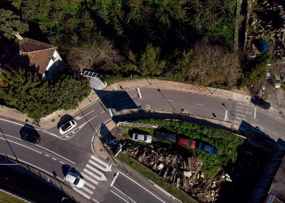 alcaldegondomar's tweet photo. Humanizada e acondicionada a fase I da estrada de Sequeirós, cun investimento de 150.000 € e subvecionada pola @depo_es. En decembro comezamos coa fase II. #Gondomar #traballando #AgoraSi https://t.co/PxKck6Ev6h