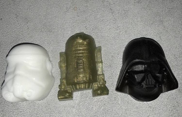ClassyAshlea's tweet photo. Now’s the time to be getting Christmas orders in! 
International shipping now available❤️

#etsy #etsyshop #etsysellersofinstagram #soap #handmadesoap #handmade #starwars #starwarsfans #StarWarsTales #christmas #ChristmasIsComing #christmasshopping https://t.co/uDb88MSPyi