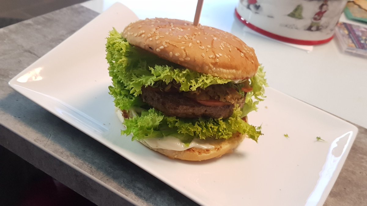 CoFKugelfaenger's tweet photo. @ransport @ProSiebenMAXX das war doch kein Burger was Max da gezeigt hat 😜 #rancollege #Burger #ranfootball https://t.co/0OLWjhYVBg
