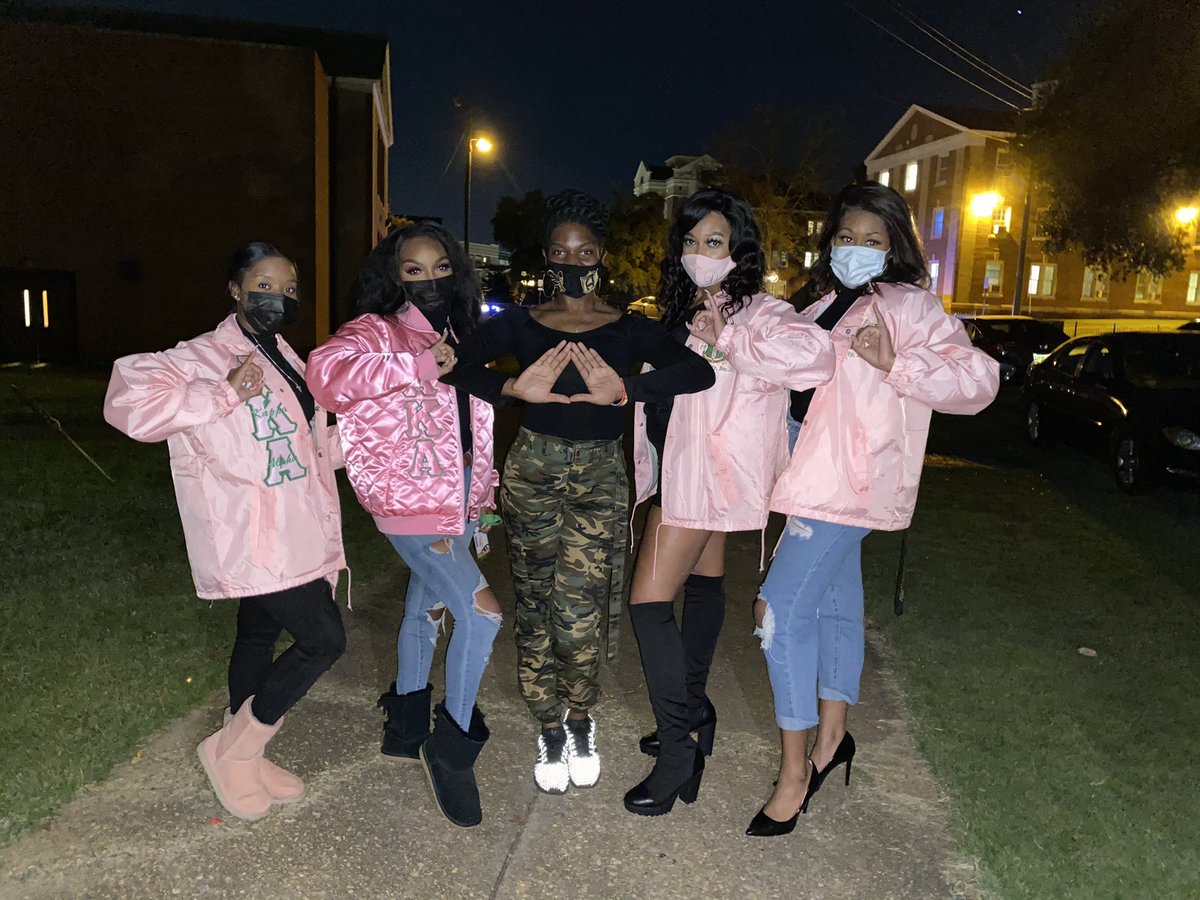 yasminereigns's tweet photo. PROUD MOMMY MOMENT!
So grateful God saw me fit to be a Captain of 10 & transition them from HS to college life. I poured everything I had into them & they are truly exceeding the standard! Remember, there’s no limits! Love y’all forever 🥺
#MMH #ATEteen #Flavors #myASU https://t.co/KwNyZtLhJ1