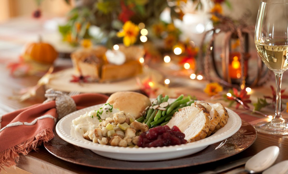 Friendly reminder! 🍗 You have until 11/22 to order your Thanksgiving dinner at Jake's Del Mar. Click "order takeout" on our website to schedule pickup for 11/25 or 11/26! <a href="/SDRestaurantWk/">San Diego Restaurant Week</a>