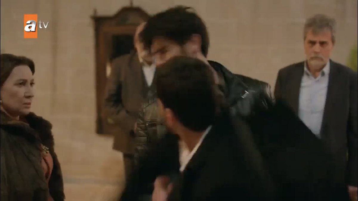 this bitch had the audacity to pat miran in the arm/shoulder MIRAN SHOULD HAVE SHOT HIM IN THE MOUTH THAT WOULD’VE SHUT HIM UP  #Hercai