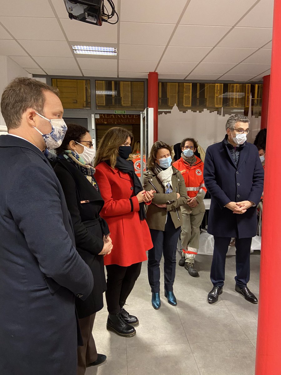 dburkli's tweet photo. 170 bénévoles composent la section de la @CroixRouge de #Paris9. Des femmes et des hommes, des « lumières » dans la nuit pour tendre la main aux plus démunis. Hier soir, nous rendions hommage à leur engagement et à leur disponibilité @MarleneSchiappa @EmmWargon @SylvainMaillard https://t.co/3gNibPmGaq