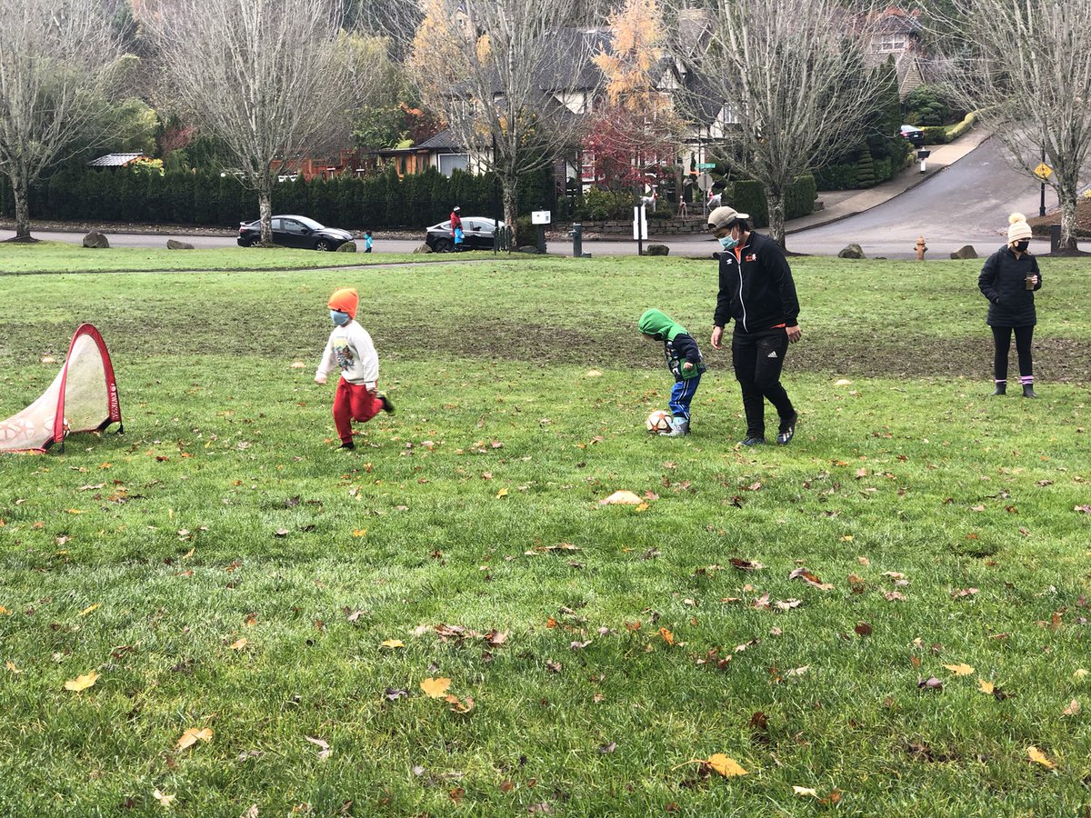 chip_setzer's tweet photo. Last @SoccerShotsPDX practice of the fall...#MircoChip will be so bummed when I let him know, for now...it’s game on https://t.co/SCSYtRQaMC