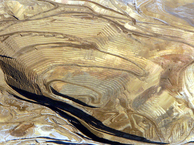 Chard1964Ltd's tweet photo. Recent reports of irresponsible #gold mining have increased pressure on #goldrefiners to clean up their supply chain. An upcoming vote on the Swiss Responsible Business Initiative looks to hold multinational corporations liable for abuses overseas.Β
https://t.co/gi8FQJHo1i https://t.co/eclqfmyKTA