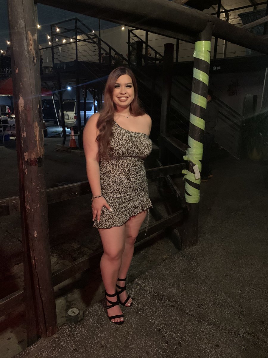 _SMDV's tweet image. ✨2️⃣2️⃣✨ 

Thank you to everyone for the bday wishes I’m truly blessed. 💗 Chapter 22 please be good to me. 🥳 #Nov20th