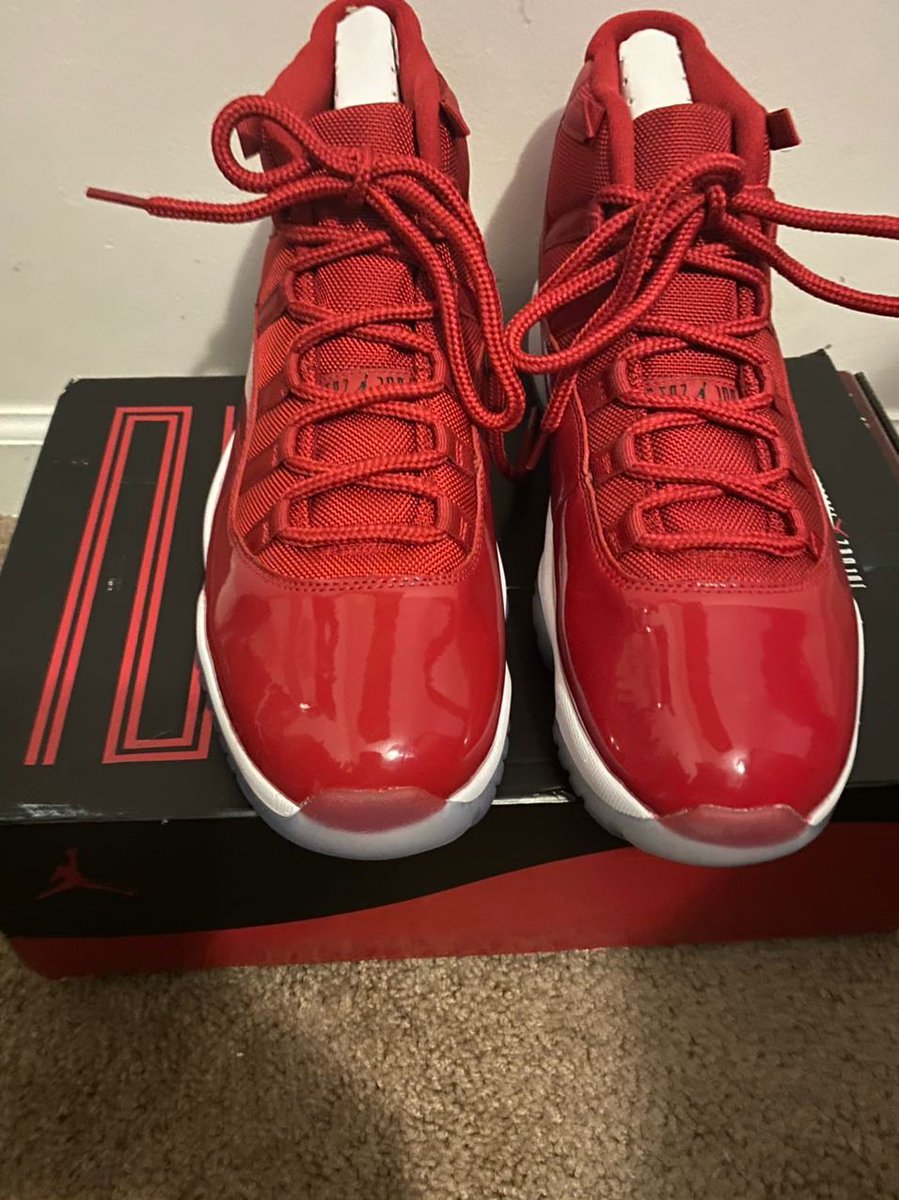 KelvinDerola's tweet photo. here is Jordan air 11 retro win like 96 (brandnew deadstock) for sale.
• they've never been worn
• price - $350
• shipping - within the US
• size - 11/.5
#sneakers #retro11s #jordan #shoes #sale https://t.co/VfnKBfzOFO