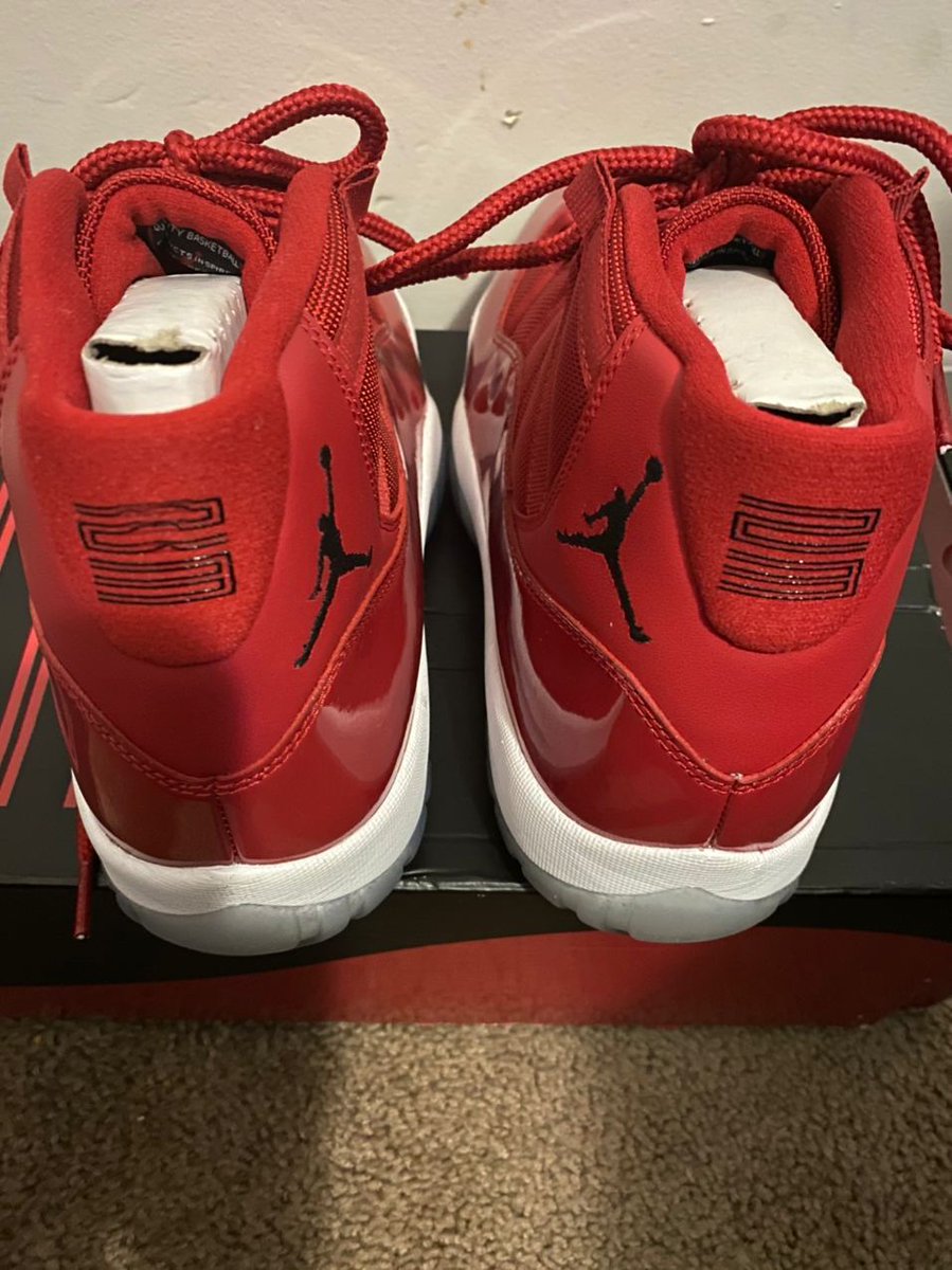 KelvinDerola's tweet photo. here is Jordan air 11 retro win like 96 (brandnew deadstock) for sale.
• they've never been worn
• price - $350
• shipping - within the US
• size - 11/.5
#sneakers #retro11s #jordan #shoes #sale https://t.co/VfnKBfzOFO