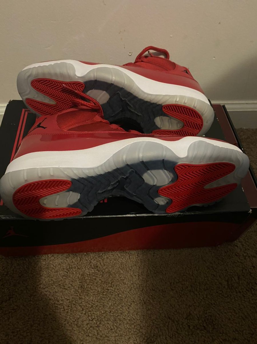 KelvinDerola's tweet photo. here is Jordan air 11 retro win like 96 (brandnew deadstock) for sale.
• they've never been worn
• price - $350
• shipping - within the US
• size - 11/.5
#sneakers #retro11s #jordan #shoes #sale https://t.co/VfnKBfzOFO