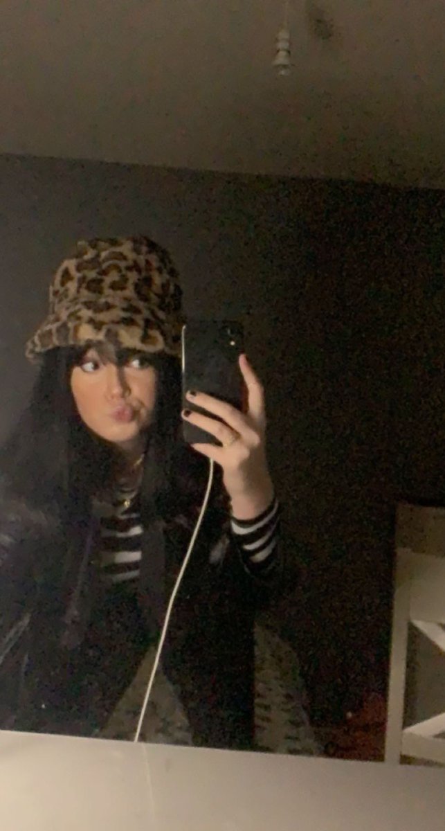 havielove's tweet photo. fluffy hats for the win #fluffyhat #2kool https://t.co/IIp4eXVcjG