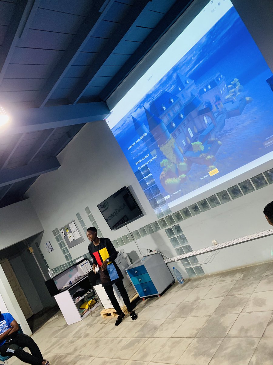 BiteeMeryl's tweet photo. @ActivSpaces #TalkAndShare
Les fondamentaux de L’UI design by @MonneyArthur and @mbagnajohan
Exemple concret : présentation de l’UI du jeu #shooter développé par @DarkCodeCompany
Partages et échanges très enrichissants dans l’ensemble.
#CaParleDev #CaParleTech https://t.co/ksv1tUSjzD