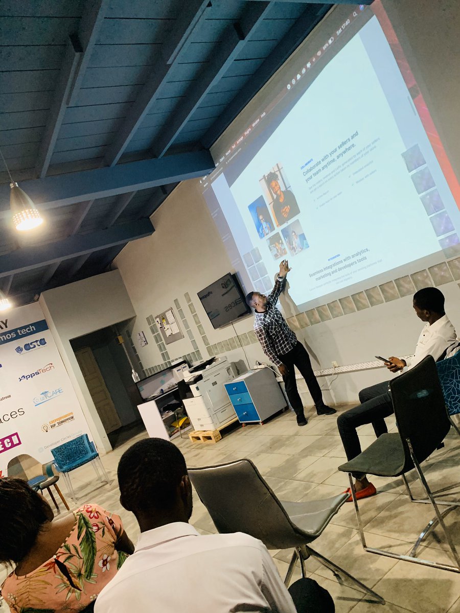 BiteeMeryl's tweet photo. @ActivSpaces #TalkAndShare
Les fondamentaux de L’UI design by @MonneyArthur and @mbagnajohan
Exemple concret : présentation de l’UI du jeu #shooter développé par @DarkCodeCompany
Partages et échanges très enrichissants dans l’ensemble.
#CaParleDev #CaParleTech https://t.co/ksv1tUSjzD