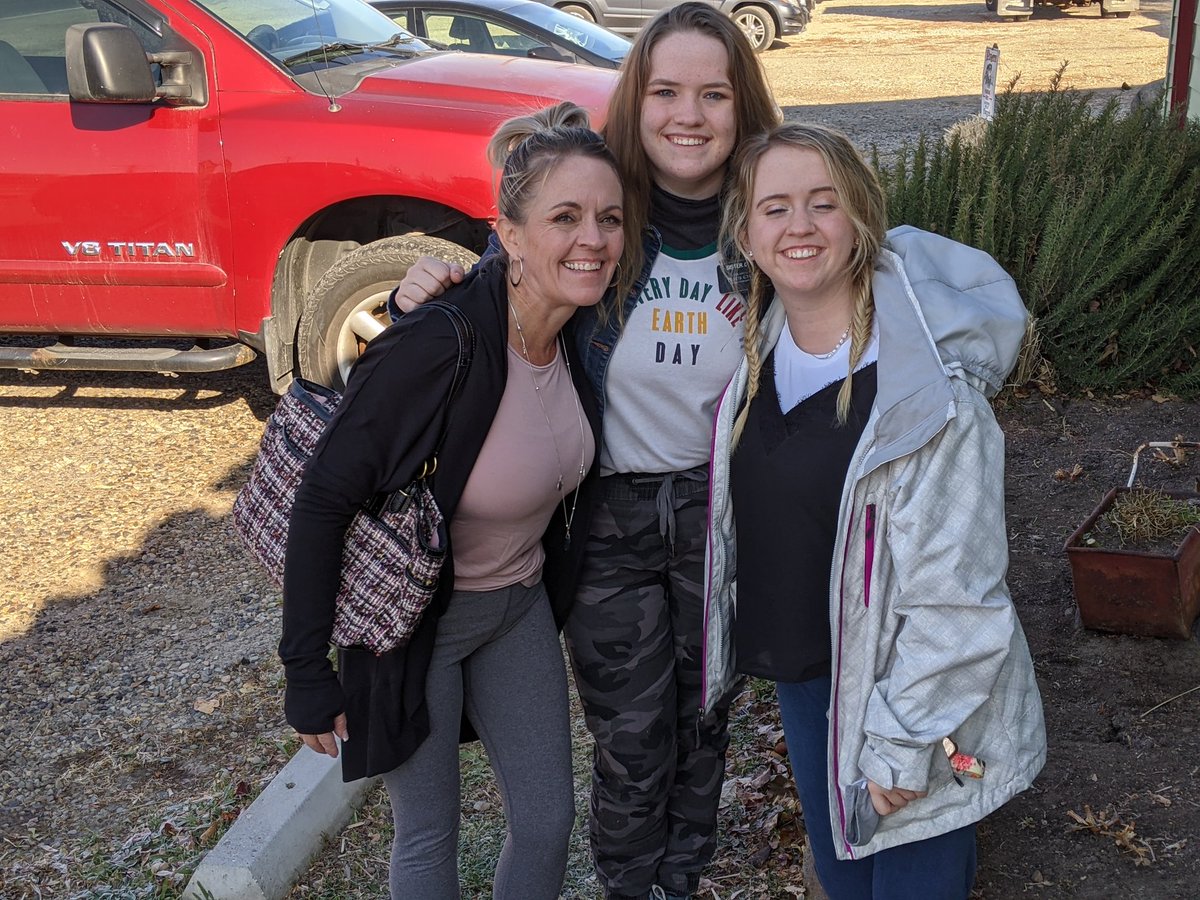 mrdavidovery's tweet photo. Hanging with 3 of the many women in my life. Makes for a fun, but expensive, morning. #givethanks https://t.co/z65KyHPrHz