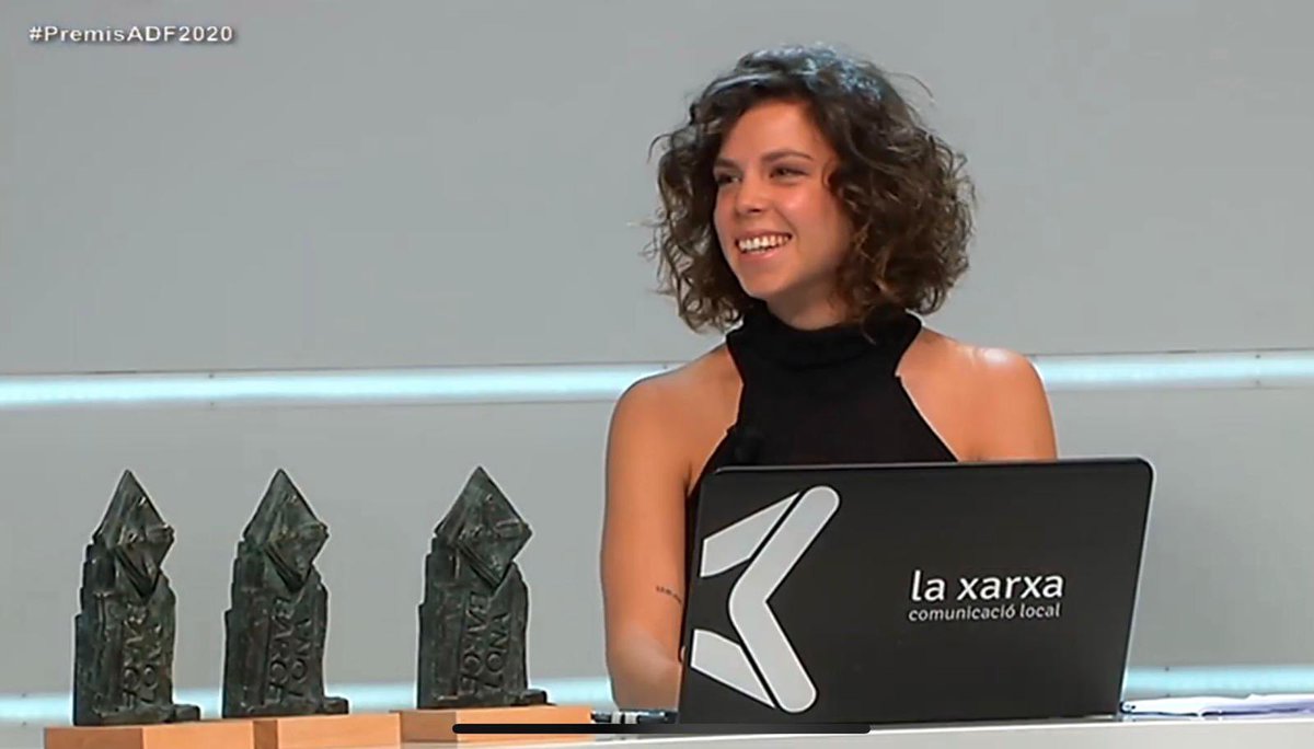 LaiaLaffaure's tweet photo. Avui és el #DiaMundialTV i l'he pogut celebrar fent allò que més m'agrada, treballar en ella. Gràcies a @laxarxa i @tgutipoch per la confiança en aquests #PremisADF2020! (ah, i visca les ADFs!) https://t.co/KGWlrgfARQ