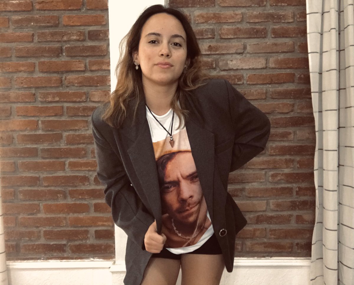vickyypucheta's tweet photo. “When you take away ‘There’s clothes for men and there’s clothes for women,’ once you remove any barriers, obviously you open up the arena in which you can play.” - Harry Styles✌🏻✨
#ClothesArefun #clothesarefun @Harry_Styles @HSHQ @MrsAnneTwist @GemmaAnneStyles 🌈✊🏻🦋 https://t.co/dmGgRzNepR