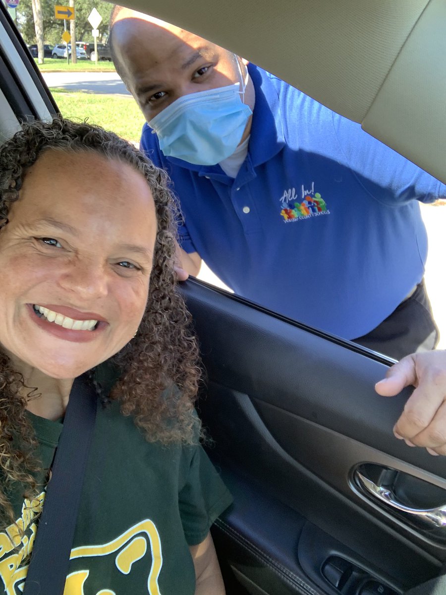 LinnetteHernand's tweet photo. Feeling grateful that as a community we were able to bless Volusia families during this Thanksgiving season! @volusiaschools #basketbrigade #turkeysonthetable https://t.co/B3JBvhoNAd