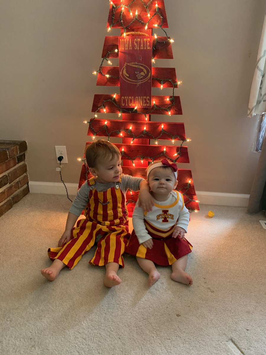 Rachel_Tinman's tweet photo. Ready for game day ❤️💛 #CyclONEnation https://t.co/m8KwWqm6Dw