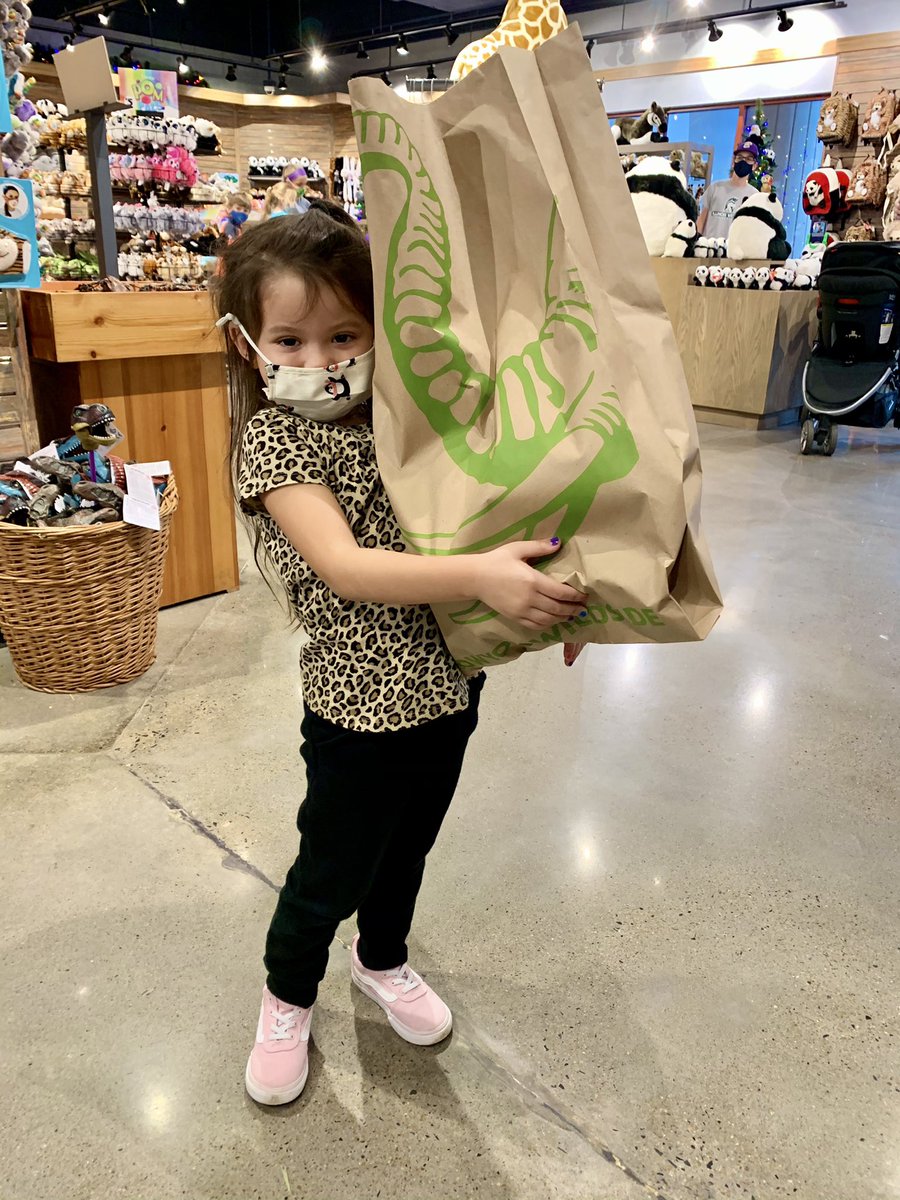 MemphisZoo's tweet photo. It’s a good day when your present is almost as big as you!
#memphiszoo #present #newtoy #createadventure #savingwildlife #memphismoms https://t.co/7s7zZ2mGiC
