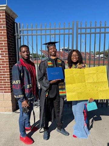Long_Live_JAB's tweet photo. I GRADUATED TODAY 👨🏾‍🎓!!!! Bag secured! https://t.co/5I8sd1IsrX