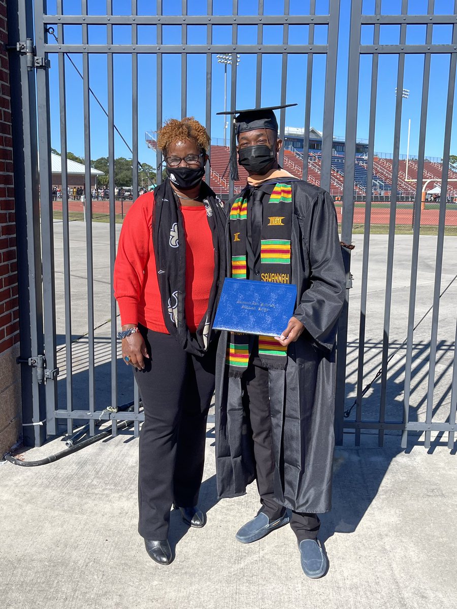 Long_Live_JAB's tweet photo. I GRADUATED TODAY 👨🏾‍🎓!!!! Bag secured! https://t.co/5I8sd1IsrX
