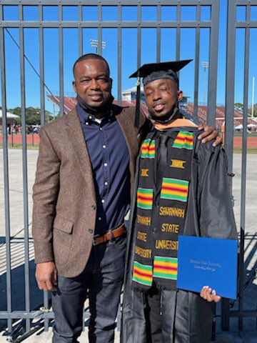 Long_Live_JAB's tweet photo. I GRADUATED TODAY 👨🏾‍🎓!!!! Bag secured! https://t.co/5I8sd1IsrX