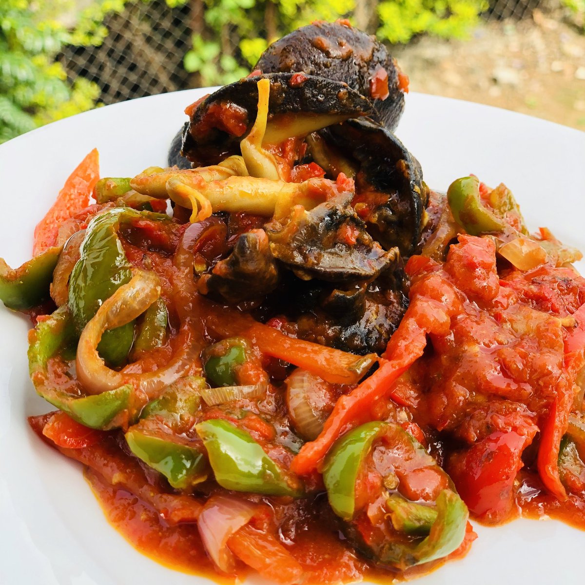 tonyes_pot's tweet photo. Eat well oh, no be you put naija for recession 😋
#AbujaTwitterCommunity 
Let's get this done for you https://t.co/s0mIRmpuaL
