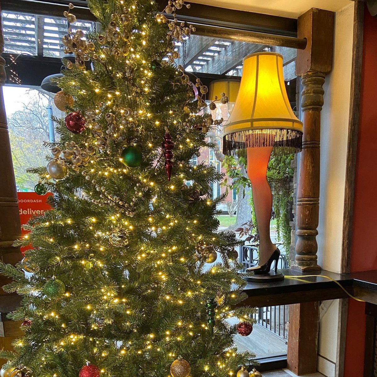ItsDHP's tweet photo. Calamity J Grill &amp; Bar looks like they are getting ready for the Holiday Window Decorating Contest! 😍🎄 #falalalala #downtownhuntington #myhuntington #shoplocaleatlocal #fragile #htown https://t.co/LEL4oCA2Di