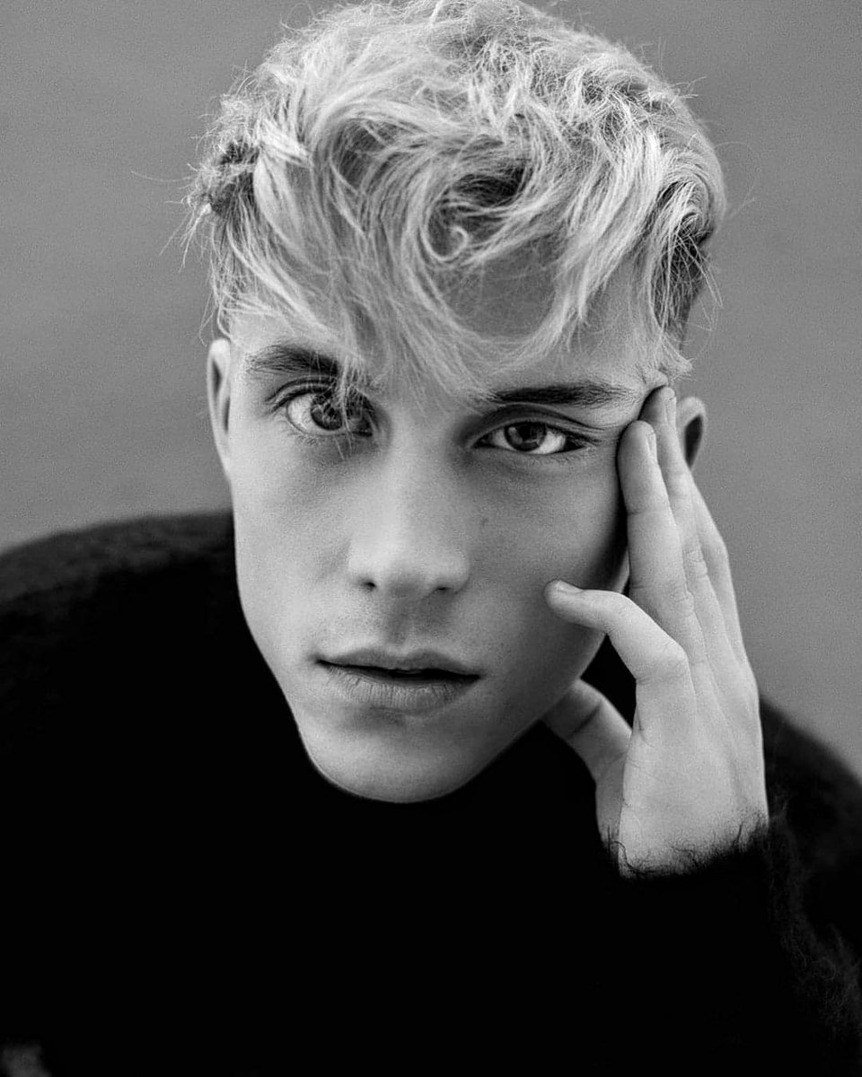 <a href="/Stromae/">Stromae</a> x <a href="/L0oiic/">Loïc Nottet</a> 
J'espère vraiment qu'un jour, il y aura une collab' entre ces deux beaux artistes ! 🙏🏻✨
. 
#stromae #loicnottet #50minside
#LoicWithArtys