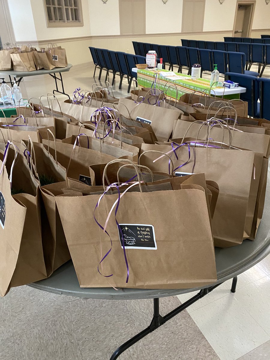 BethanyUMC's tweet photo. Grab an Advent Bag for you and a neighbor!  Advent officially starts next Sunday, November 29th. #BethanyChristmas https://t.co/WIlSKsPN6e